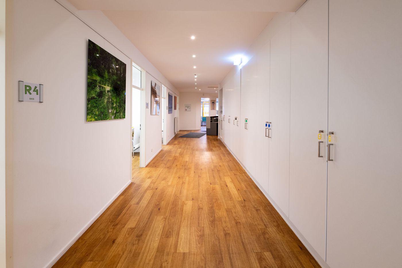 Praxis Dr. Schoof Flur von hinten